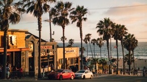 Santa Monica street with ocean in the background